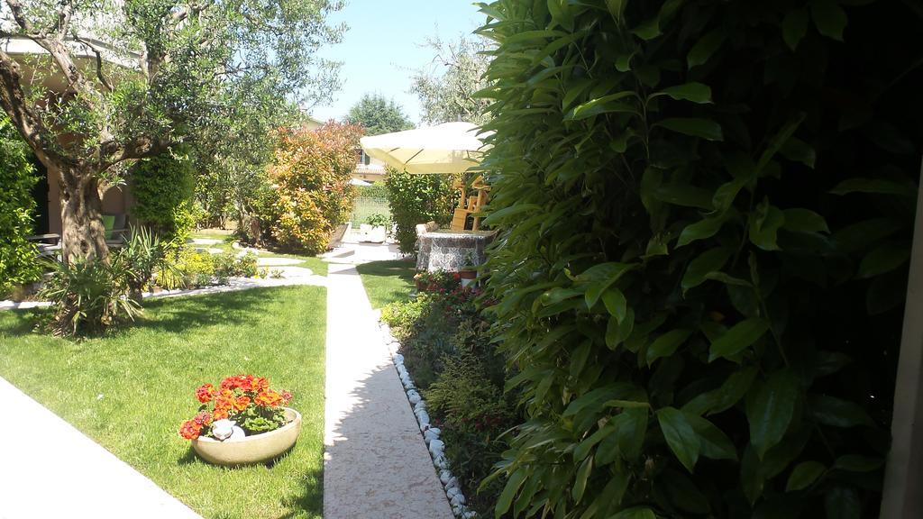 B&B Garda 4U Desenzano del Garda Exterior foto