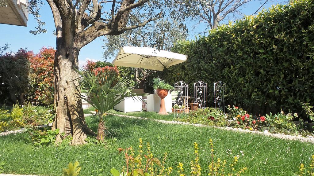 B&B Garda 4U Desenzano del Garda Exterior foto