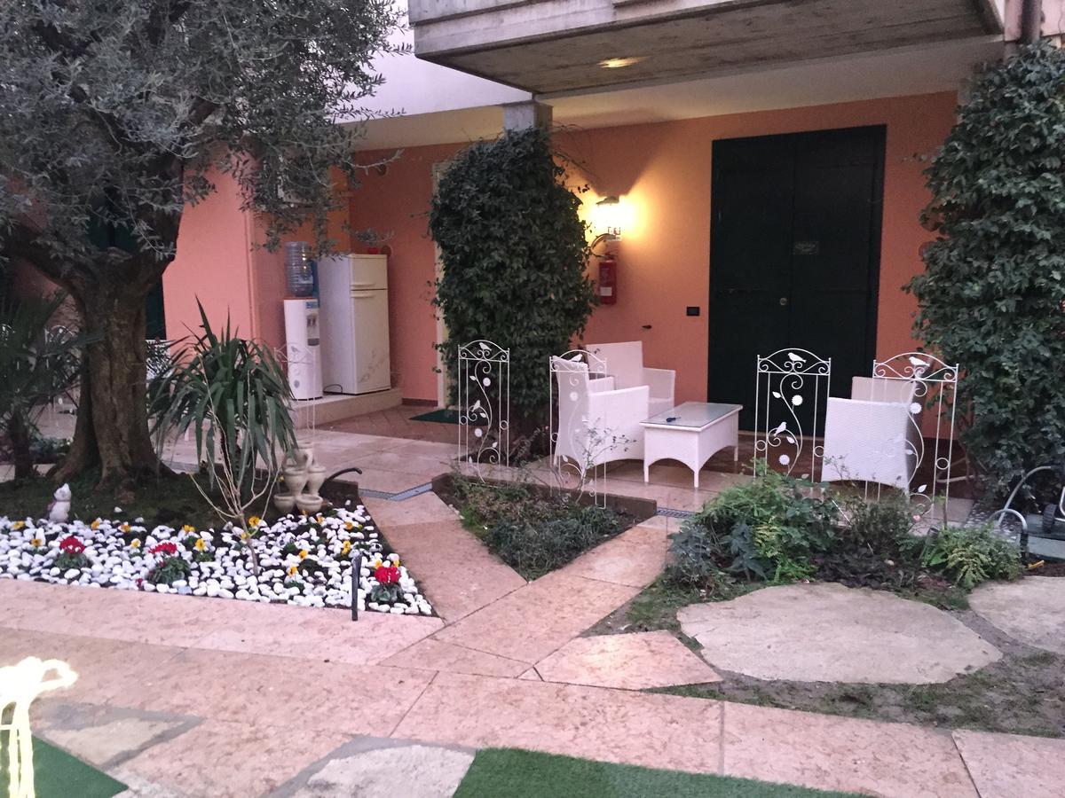 B&B Garda 4U Desenzano del Garda Exterior foto