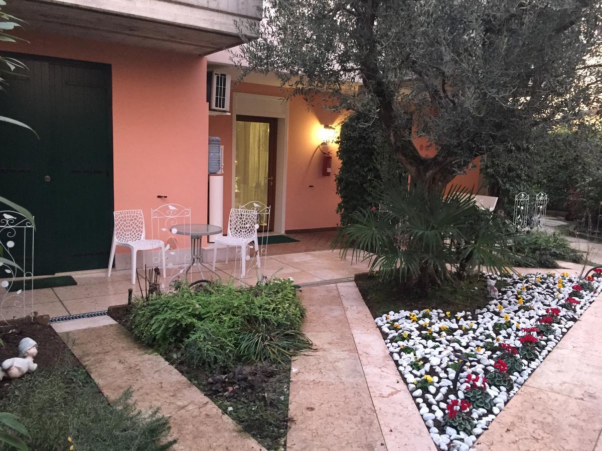 B&B Garda 4U Desenzano del Garda Exterior foto