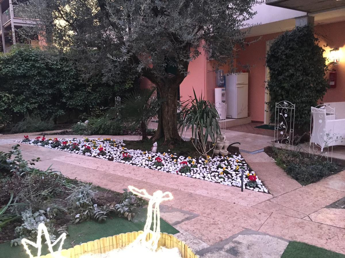 B&B Garda 4U Desenzano del Garda Exterior foto